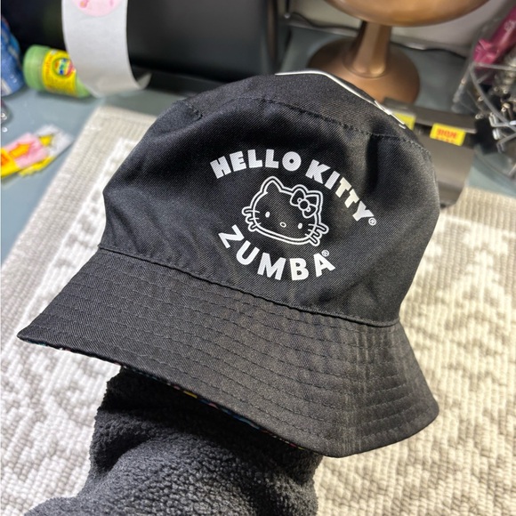 Hello Kitty X Zumba Bundle- Crossbody, Bucket Hat, Tote - Picture 9 of 12